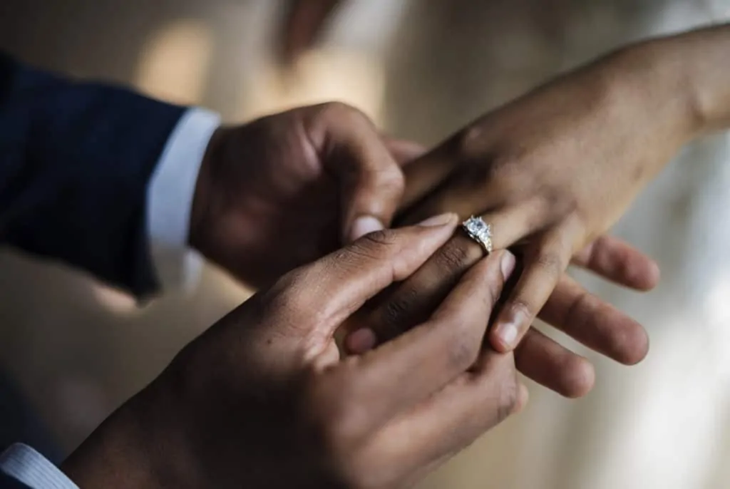 Where to put sales the ring when married